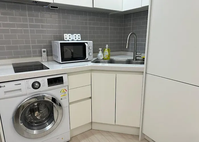 15 Mins To Hongdae, Newly Built Two-room Building * Seoel