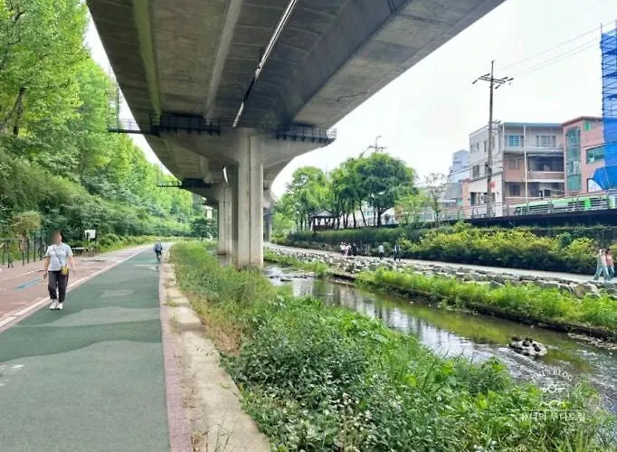 Appartement 15 Mins To Hongdae, Newly Built Two-room Building Seoel