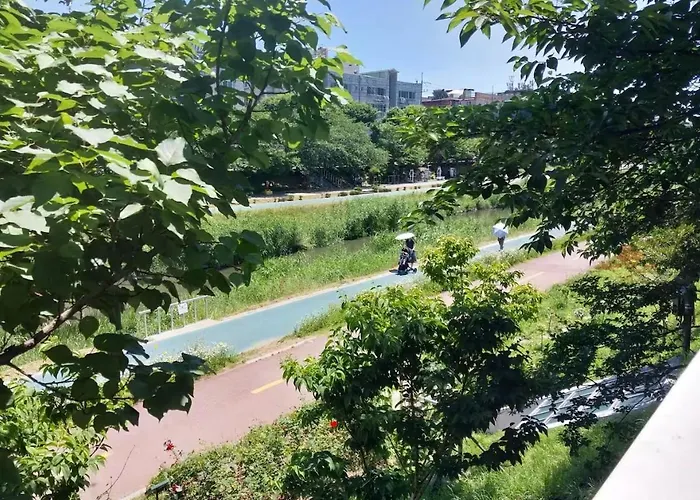 15 Mins To Hongdae, Newly Built Two-room Building * Seoel